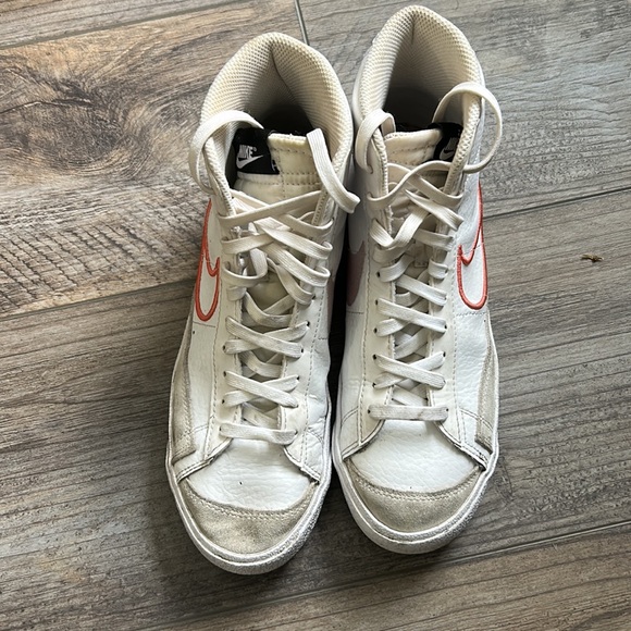 Nike Blazer Mid ‘77 SE Big Kids Shoes - Picture 5 of 8